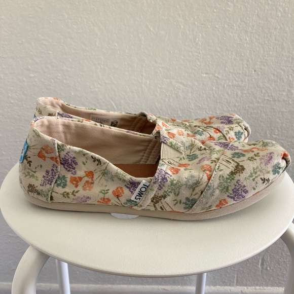 TOMS Classic Slip-on Shoes - Picture 4 of 6